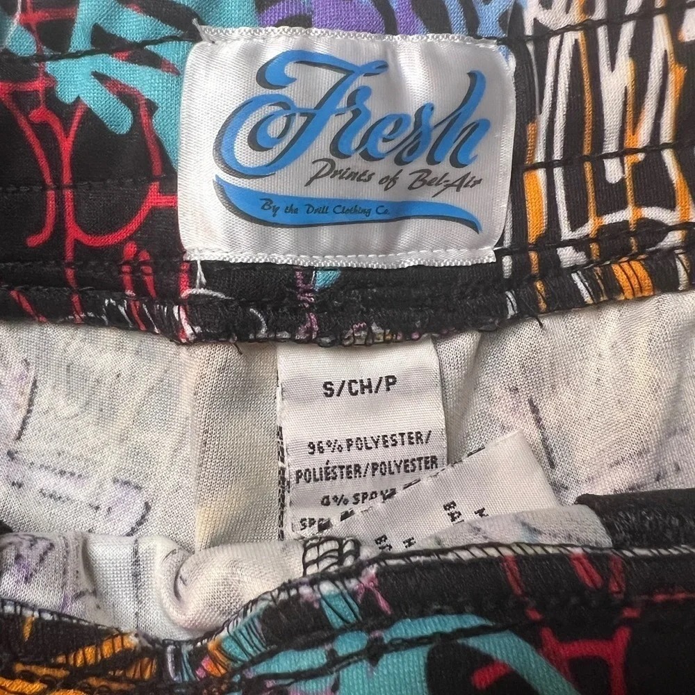NWT Colorful Graffiti Men's Board Short No Liner Size Small (Z)